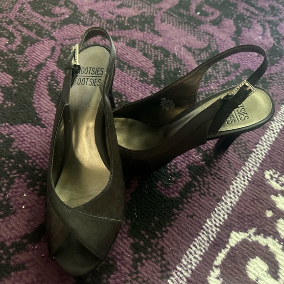 Mootsies Tootsies Black sling back peep toe heels. Size 7 - Picture 4 of 12